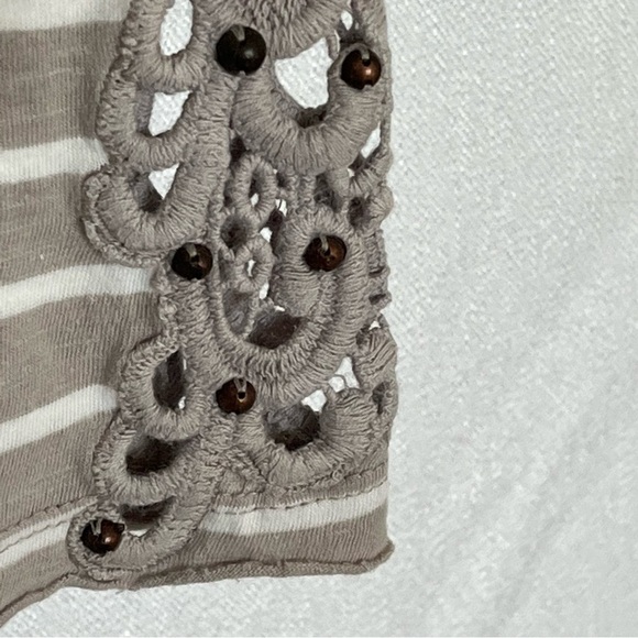 Free People boho colorblock tee top. Accent sleeves. Size M - Picture 6 of 7